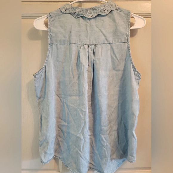 LC Lauren Conrad Sleeveless Denim Lace Collared Button Up Shirt - Picture 2 of 4